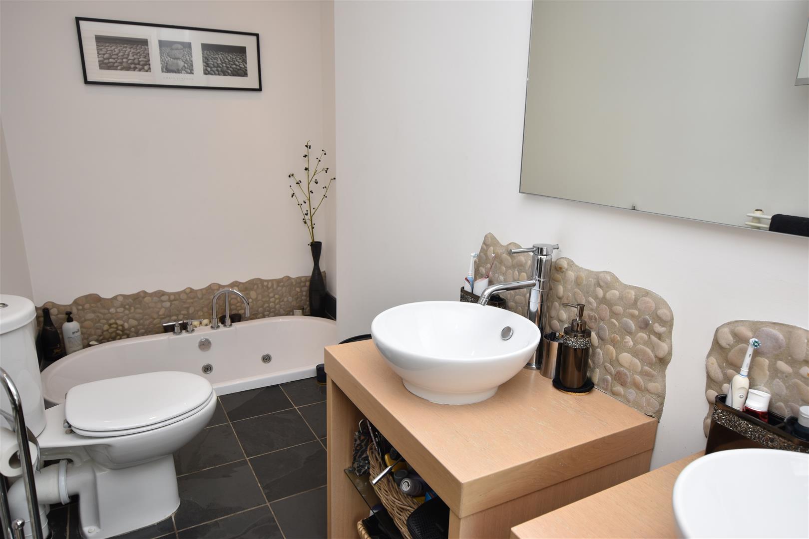 EN SUITE BATHROOM